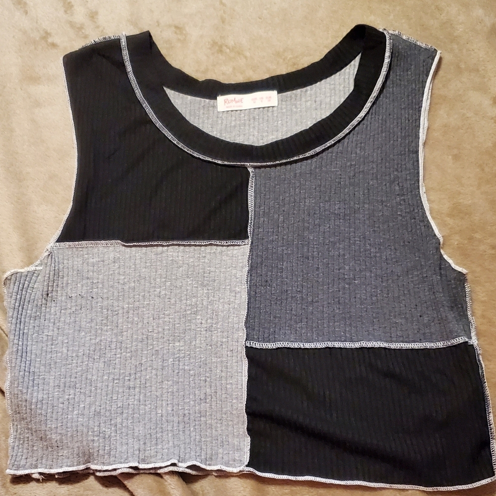 ROMWE Black and Gray Patchwork Crop Top